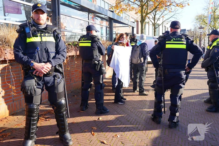 Tien activisten aangehouden bij protest