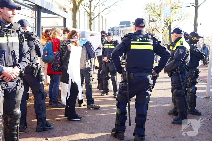 Tien activisten aangehouden bij protest