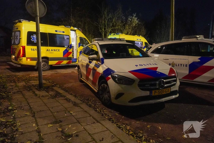 Meerdere gewonden nadat voertuig op boom klapt