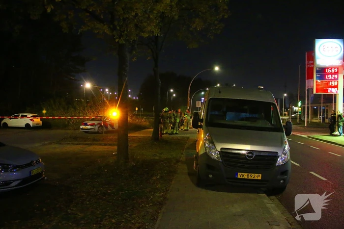 Onderzoek naar brandbare stof bij geparkeerde auto