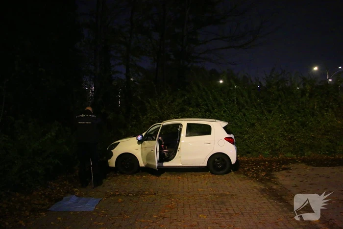 Onderzoek naar brandbare stof bij geparkeerde auto