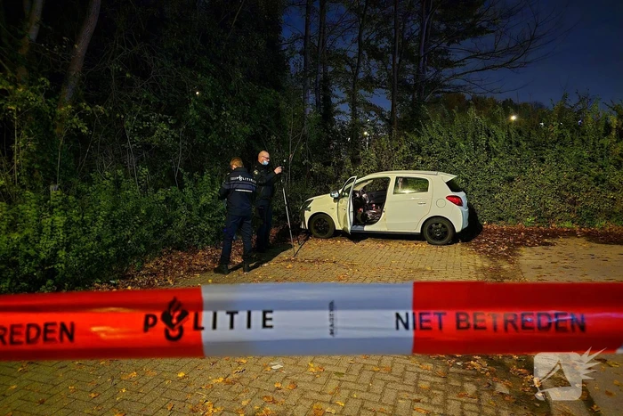 Onderzoek naar brandbare stof bij geparkeerde auto