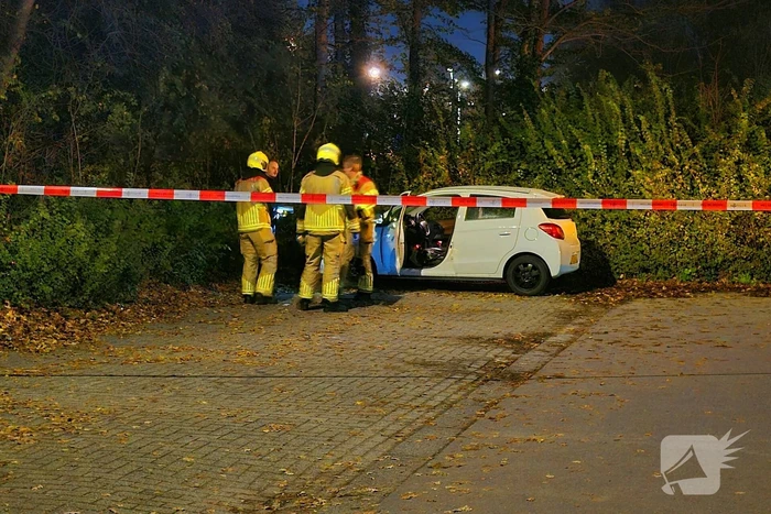 Onderzoek naar brandbare stof bij geparkeerde auto