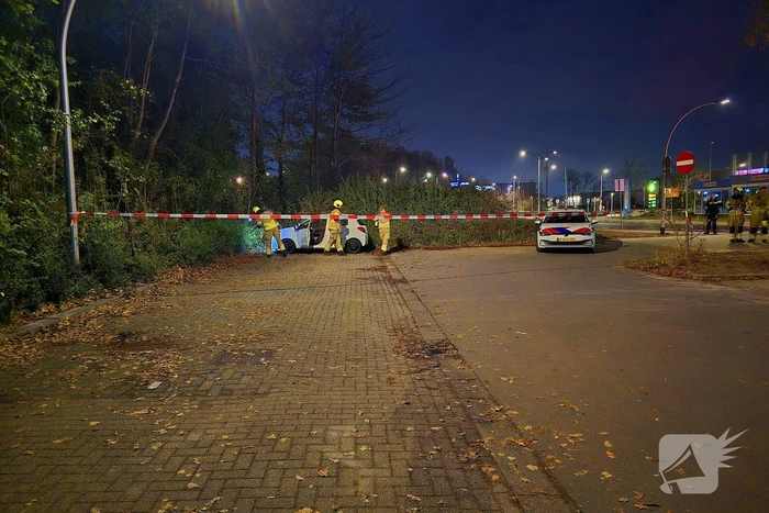 Onderzoek naar brandbare stof bij geparkeerde auto