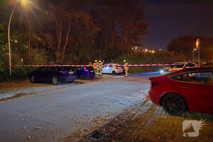 Onderzoek naar brandbare stof bij geparkeerde auto
