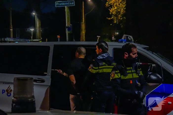 Man gewond bij steekincident, politie houdt twee verdachten aan