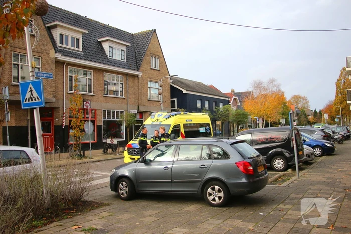 Automobilist rijdt paaltje uit de grond