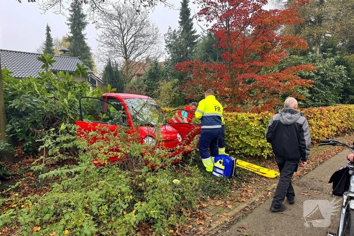 Ongeval met twee voertuigen eindigt in bosschages