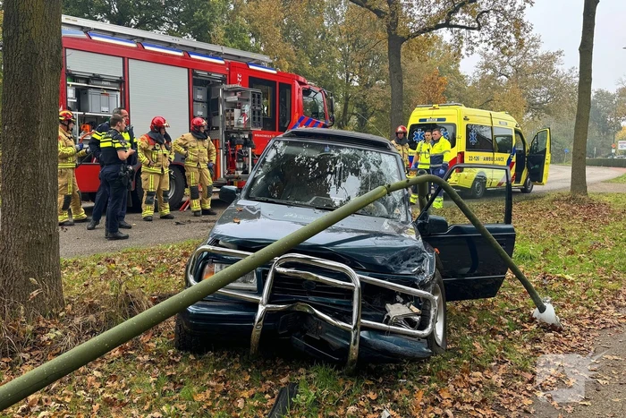 Ongeval met twee voertuigen eindigt in bosschages