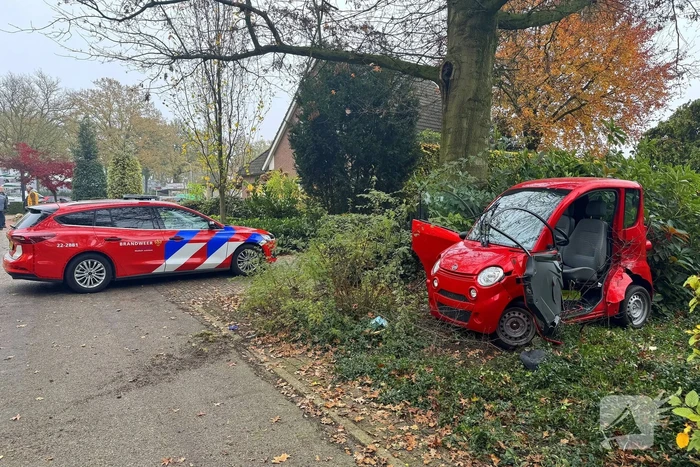 Ongeval met twee voertuigen eindigt in bosschages