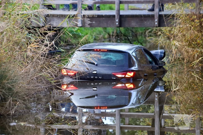 Automobilist verliest macht over stuur en belandt in sloot