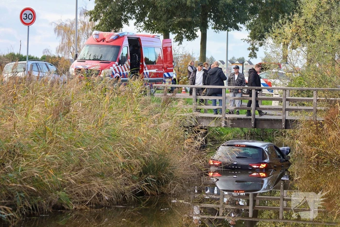 Automobilist verliest macht over stuur en belandt in sloot