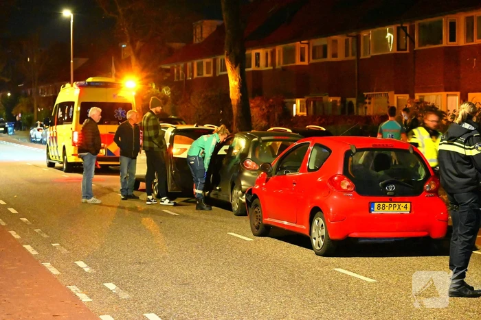 Kop-staart botsing met drie voertuigen zorgt voor verkeershinder