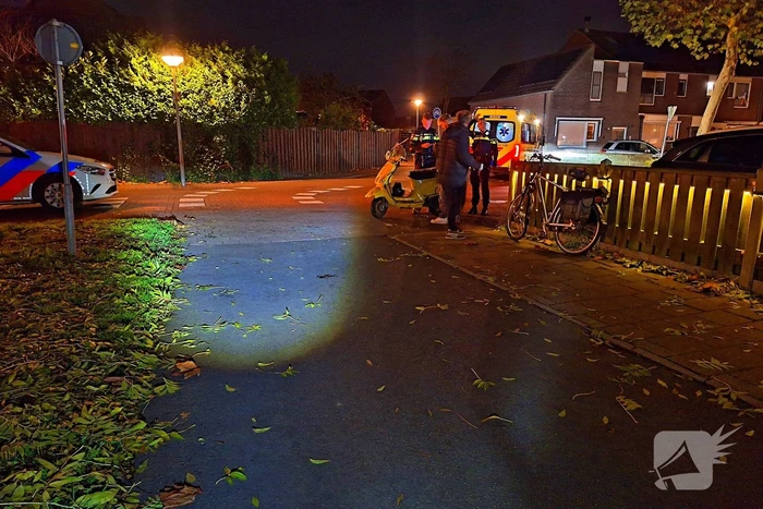 Fietser en scooterrijder komen in botsing