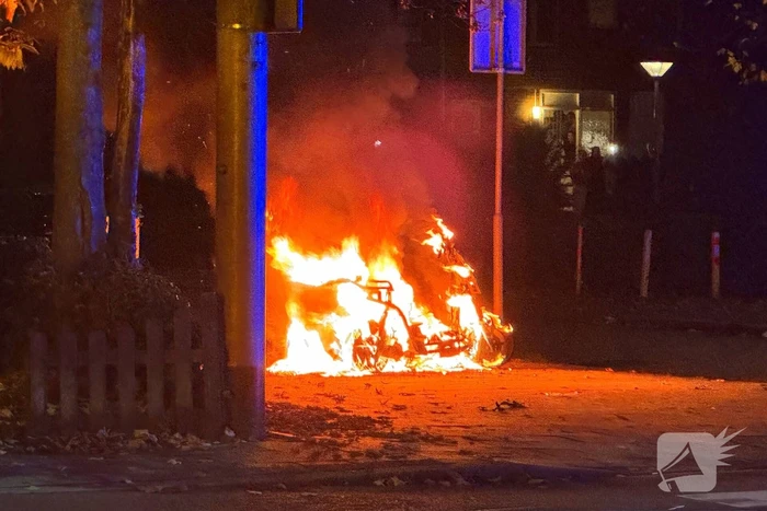 Scooter gaat in vlammen op