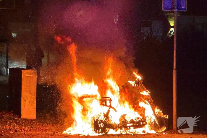 Scooter gaat in vlammen op
