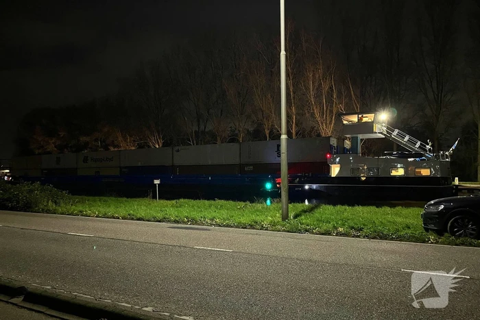 Schip vaart tegen brug aan