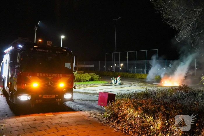 Auto vliegt in brand op parkeerplaats van Hockeyclub