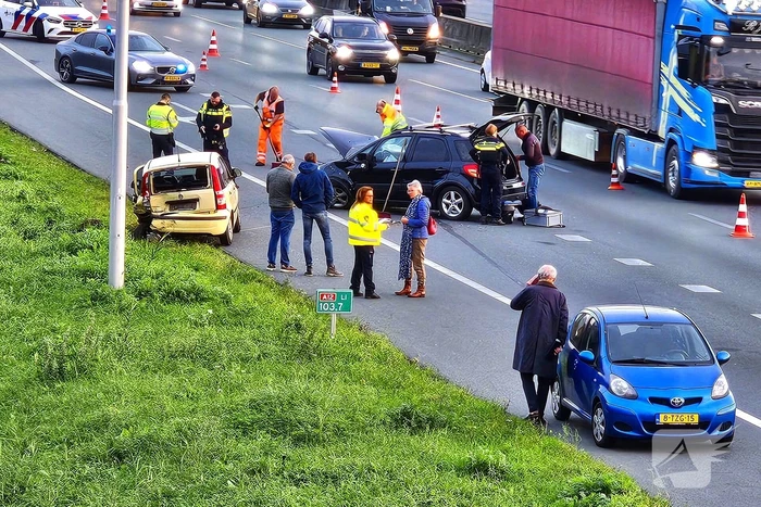 Flinke schade bij aanrijding op snelweg