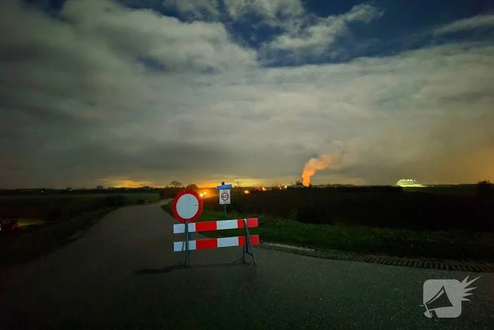 Grote uitslaande brand bij agrarische schuur