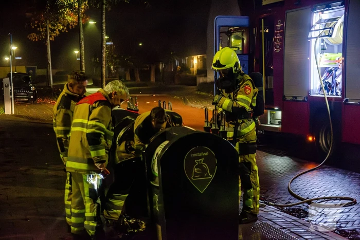 Brand in ondergrondse afvalcontainer
