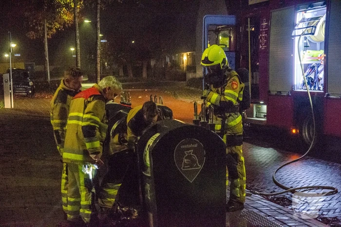 Brand in ondergrondse afvalcontainer