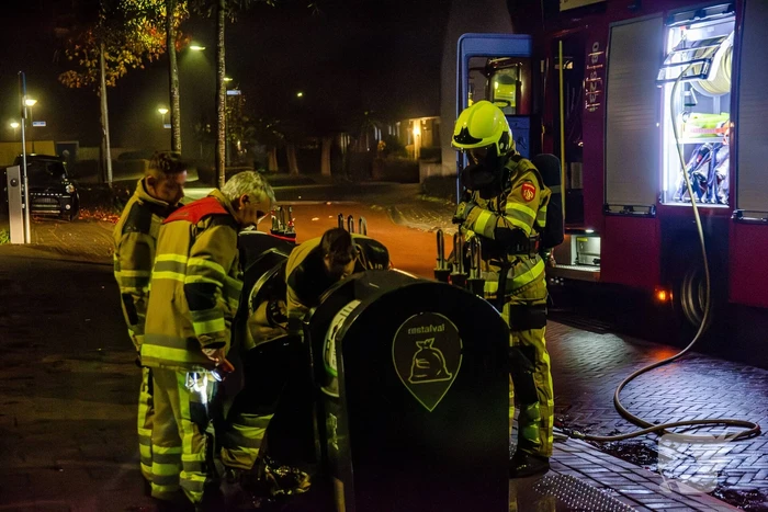 Brand in ondergrondse afvalcontainer