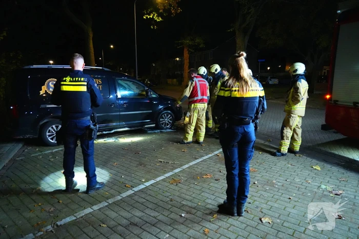 Getuigen en politie voorkomen grote schade bij voertuigbrand