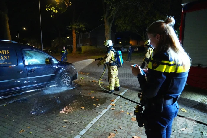 Getuigen en politie voorkomen grote schade bij voertuigbrand
