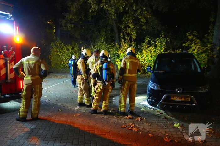 Getuigen en politie voorkomen grote schade bij voertuigbrand