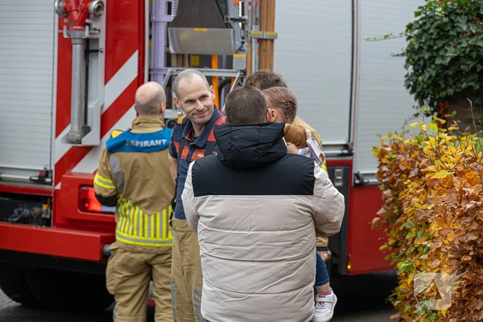 Auto valt in het slot, brandweer bevrijdt kind