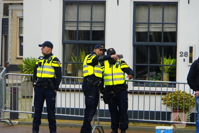 Kick Out Zwarte Piet protesteert bij sinterklaas intocht