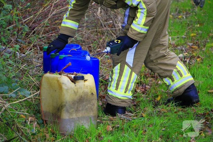 Vier vaten met chemisch afval aangetroffen