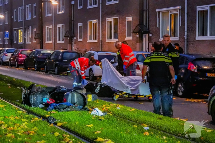 Schade na aanrijding tussen auto en scooter