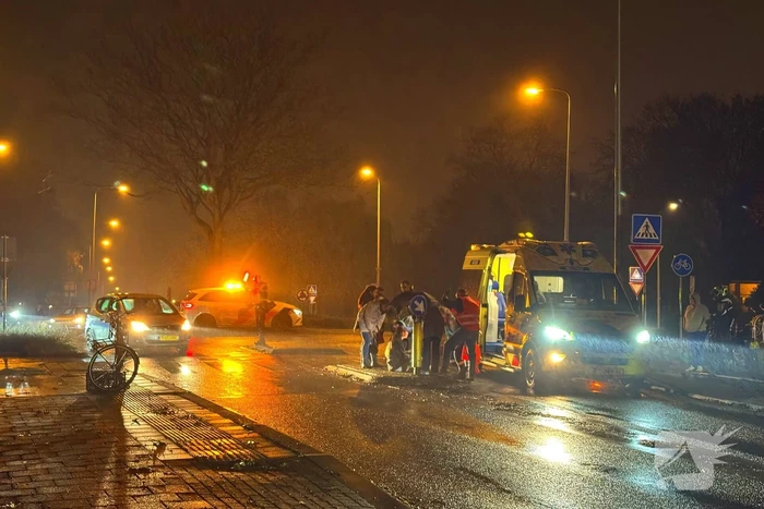 Barst in autoruit na botsing met fietser