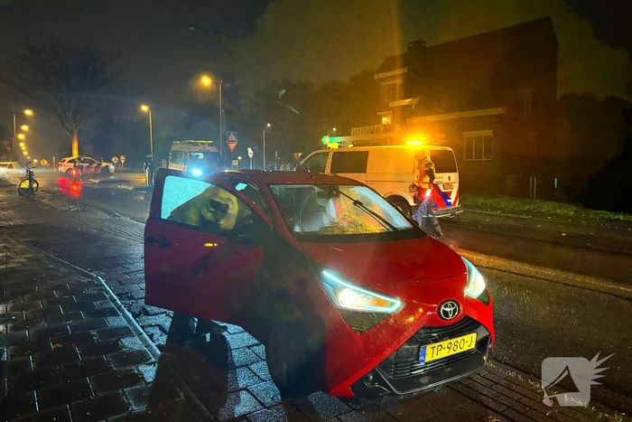 Barst in autoruit na botsing met fietser