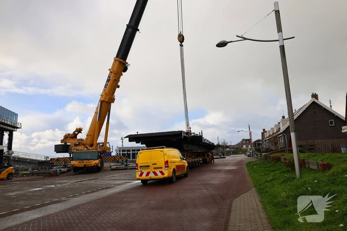 Tijdelijke auto brug geplaatst