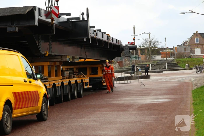 Tijdelijke auto brug geplaatst