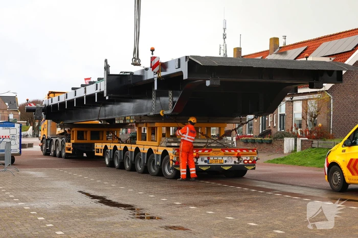 Tijdelijke auto brug geplaatst