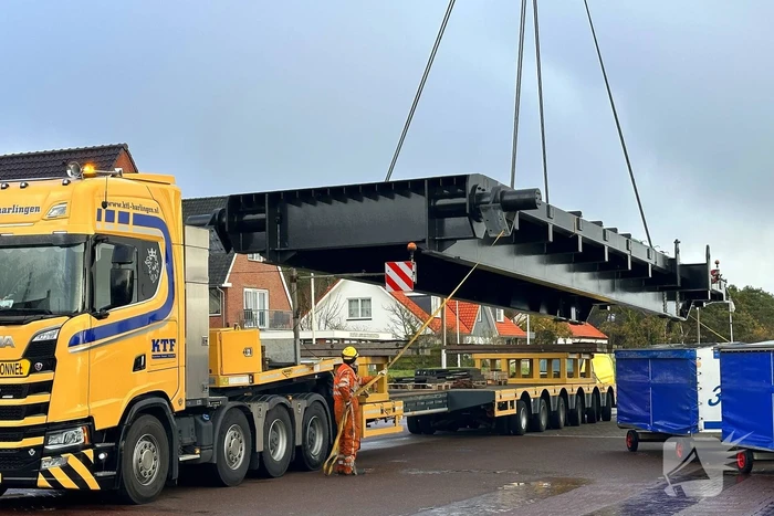 Tijdelijke auto brug geplaatst