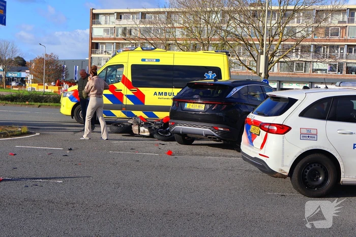 Motorrijder gewond bij botsing met auto
