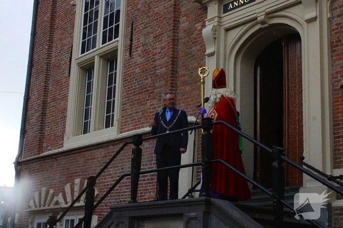 Burgemeester heet sinterklaas welkom