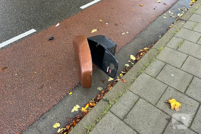 Scooterrijder springt van scooter vlak voor aanrijding