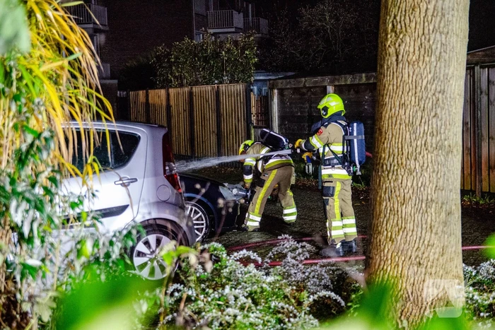 Geparkeerde auto uitgebrand in nachtelijke uren