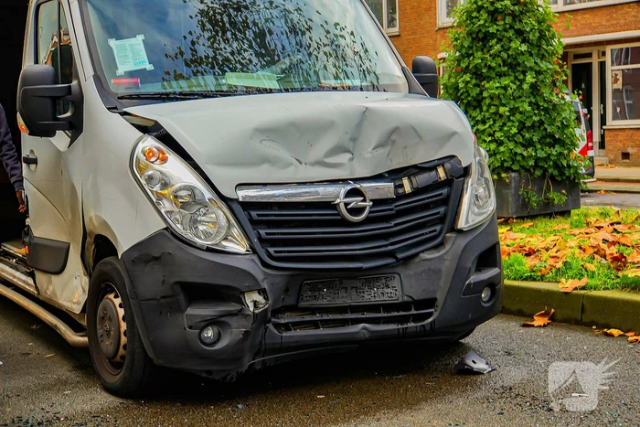 Kop-staartbotsing tussen drie voertuigen