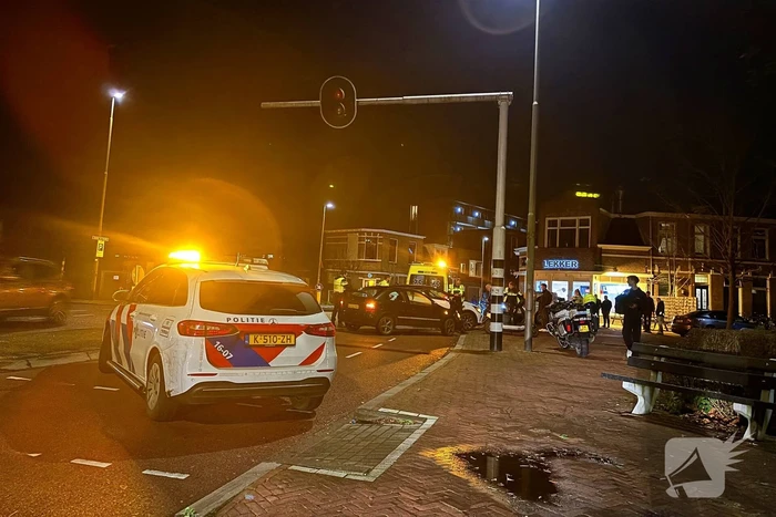 Fietser, scooterrijder en automobilist in botsing
