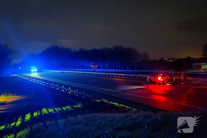 Auto fors beschadigd bij ongeval op snelweg