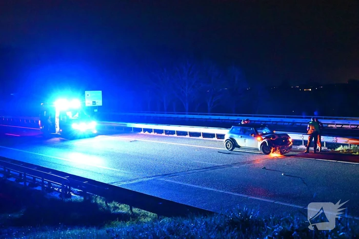 Auto fors beschadigd bij ongeval op snelweg