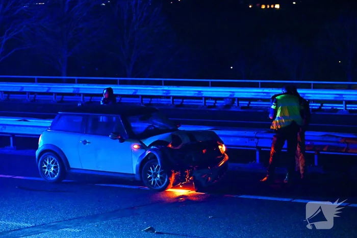 Auto fors beschadigd bij ongeval op snelweg