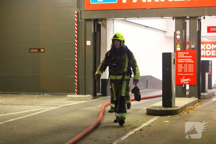 Brand in parkeergarage: aanzienlijke schade en evacuaties